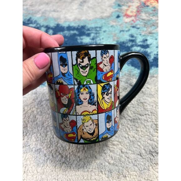 DC Comics 2015 Coffee Cup - Picture 1 of 3